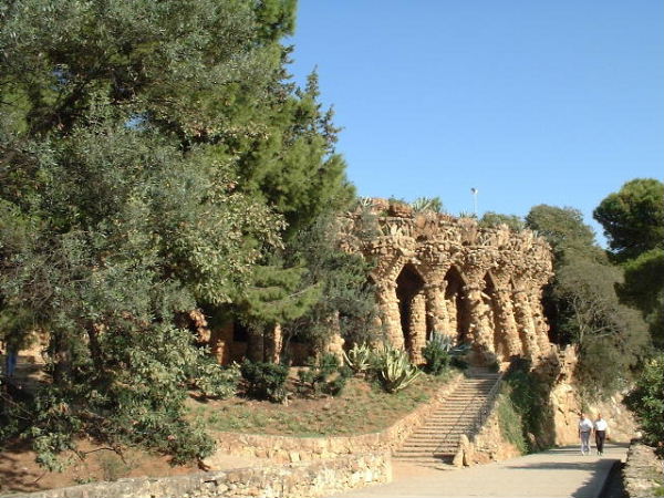 One of Gaudi's constructions blending in nicely with the surroundings of Parc Güell