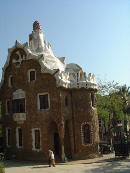 One of the two Efteling-like houses at the entrance of Parc Güell